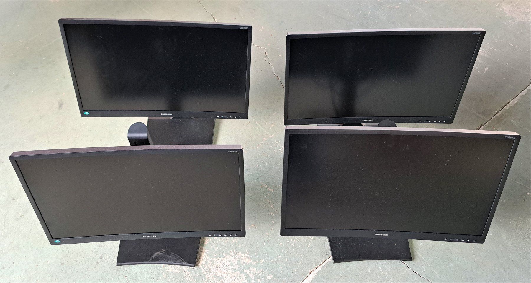 Hewlett Packard Monitore: 4er Pack HP Monitore E243 23.3 Zoll Monitore – Gebraucht aus Diessenhofen von Osio