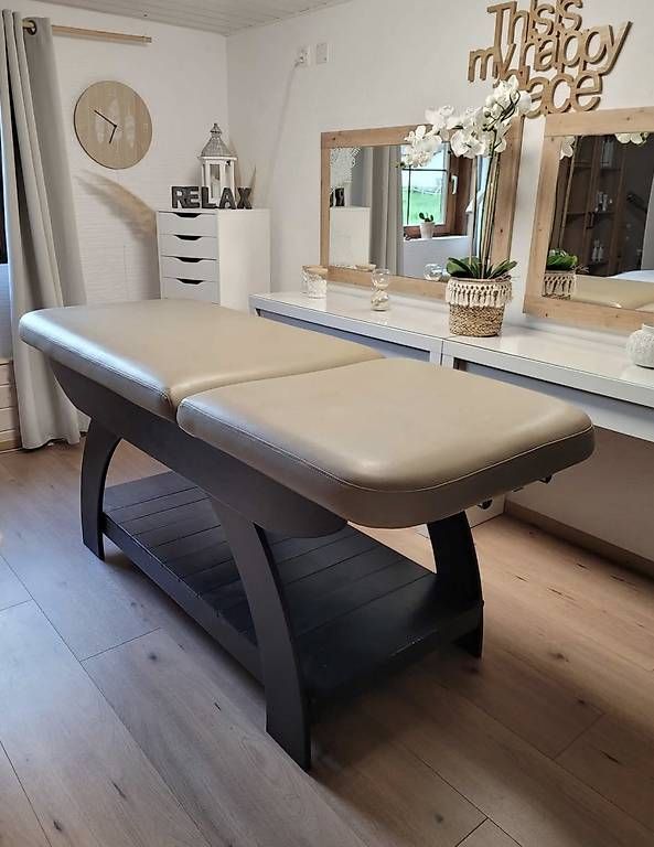Lettini & sedie per cosmetici: Table massage / lit esthétique spa – Usato da Sonceboz-Sombeval venduto da vaffanclub 1
