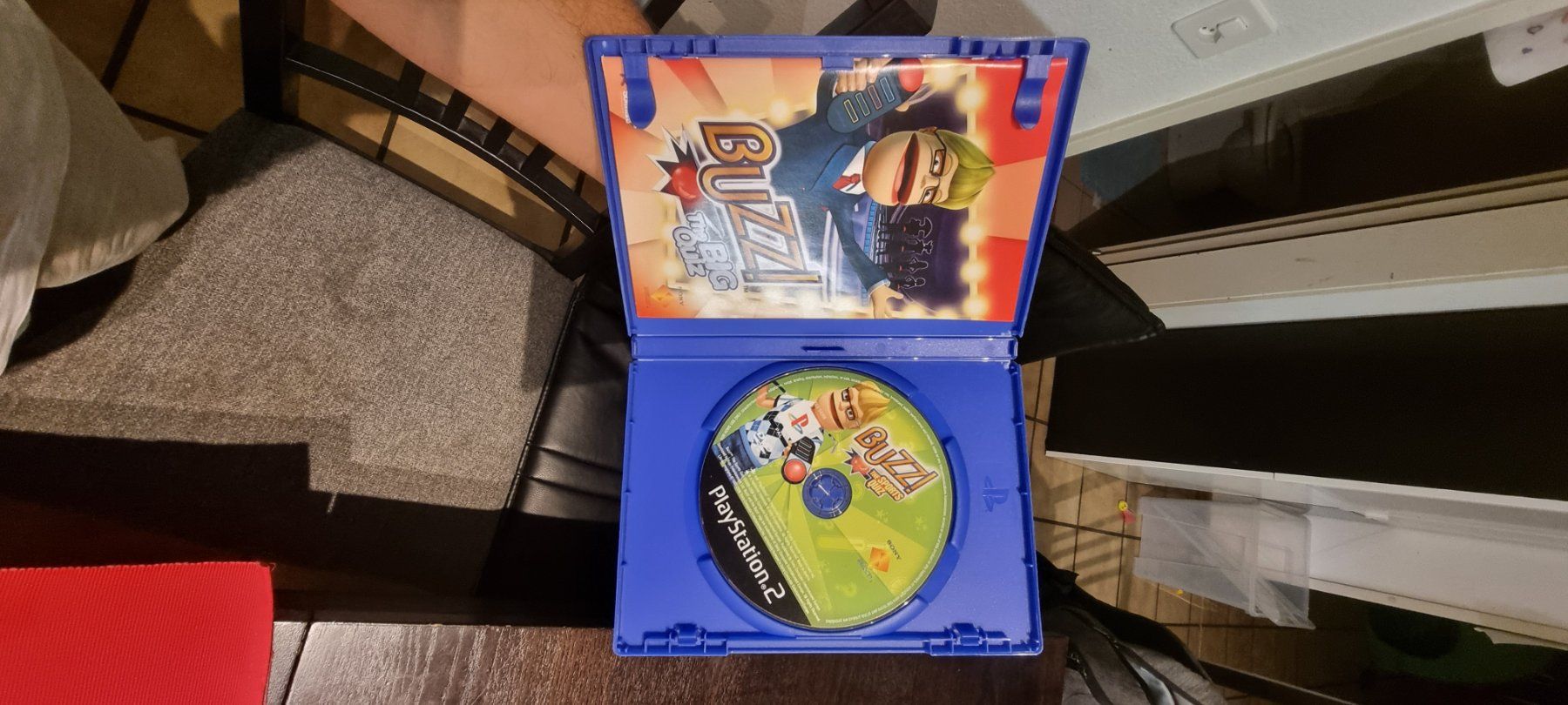 Spiele: Buzz! The Big Quiz PS2 Game with 4 Buzzers - Fun! – Gebraucht aus Allschwil von NDSS9483 2