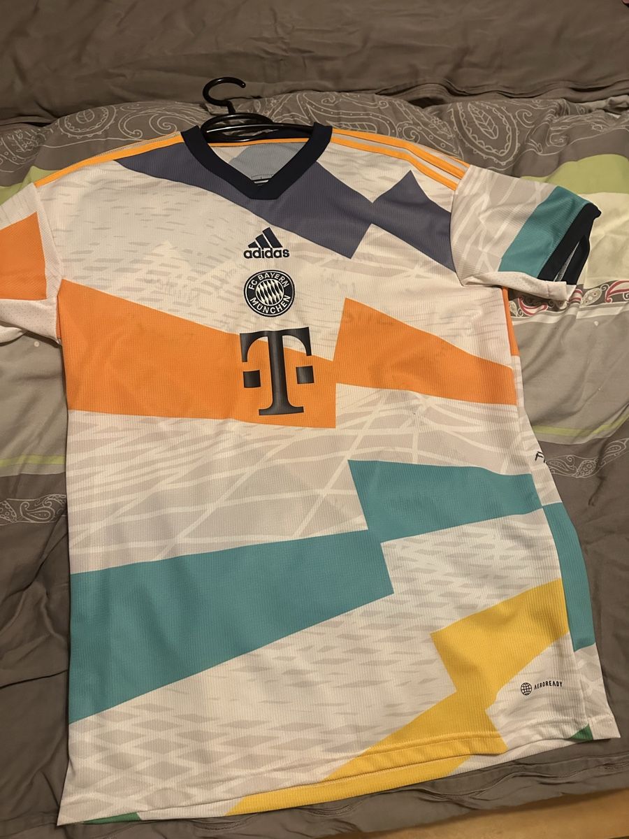 Bayern München Canottiere & Pantaloni: Bayern München Wiesen Shirt – Usato da Thun venduto da diddle76 1
