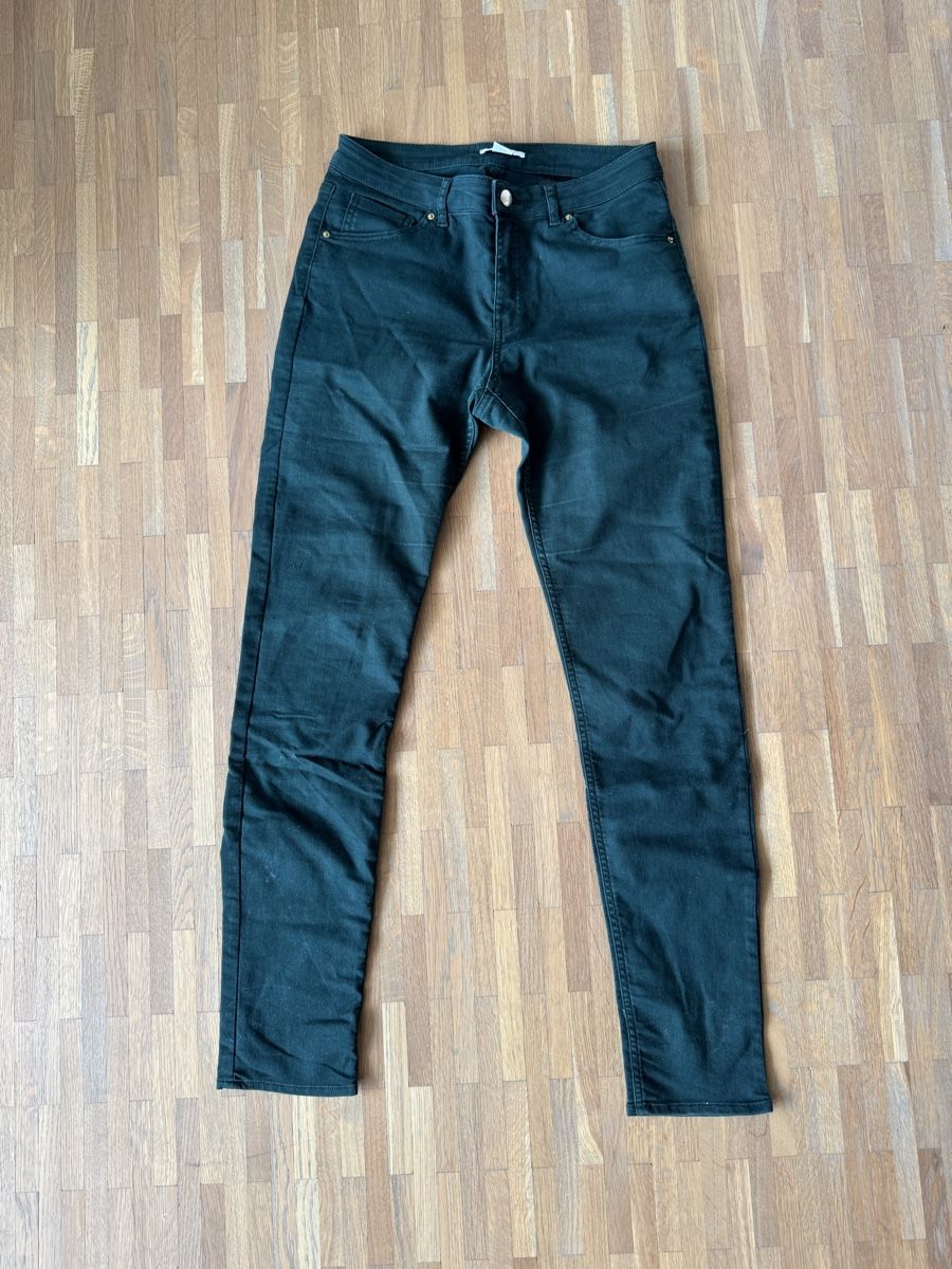 H&M Jeans: Jeans dunkelgrün EUR 38 – Gebraucht aus Münsingen von sam_528s