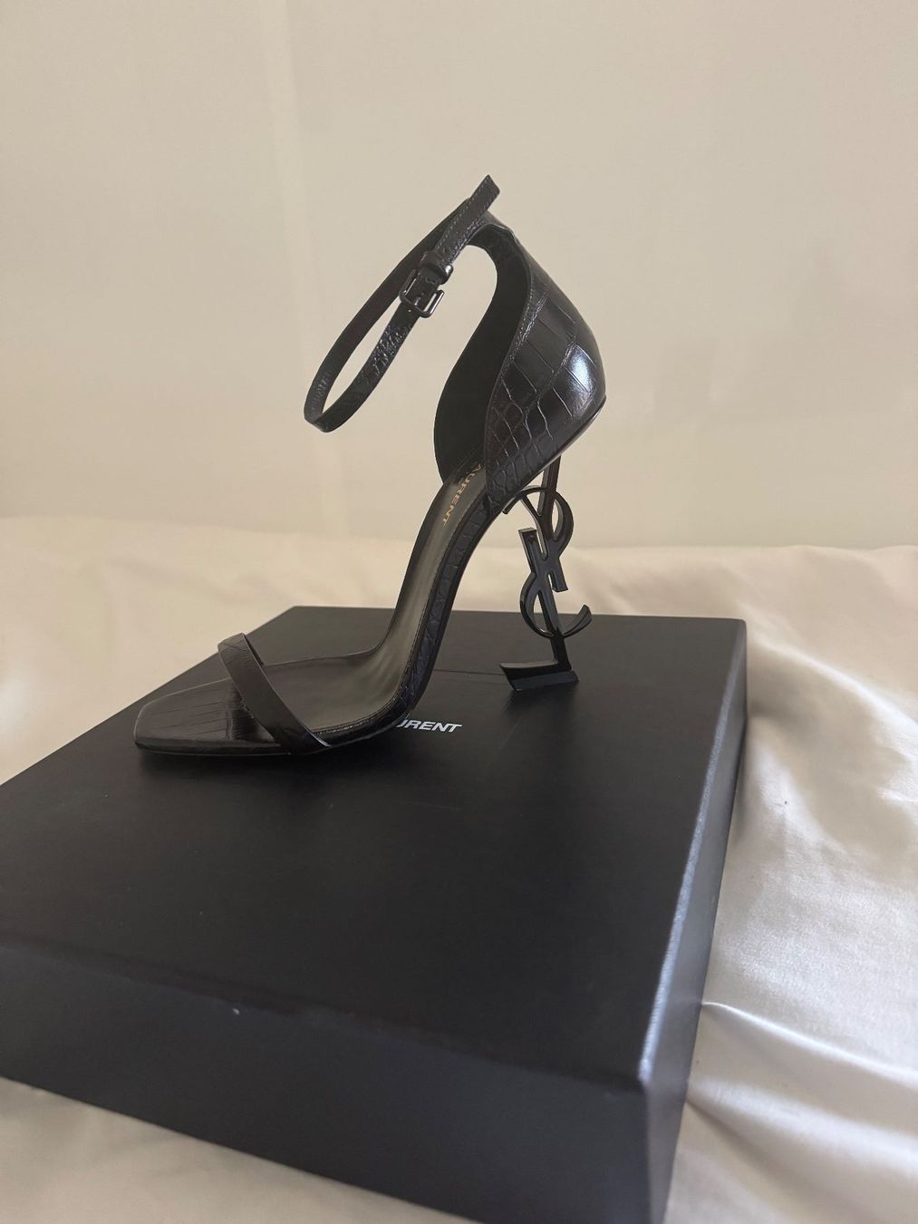 Saint Laurent Chaussures femmes: Saint Laurent YSL Heel Schwarz – D'occasion à Zürich par mha_dpn6