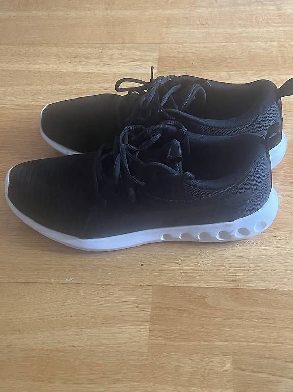 Scarpe da uomo: Schuhe jede 15 fr  – Usato da Zurich venduto da eli_jxn7 1