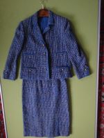 blaues Damen Costume im Chanel Stil