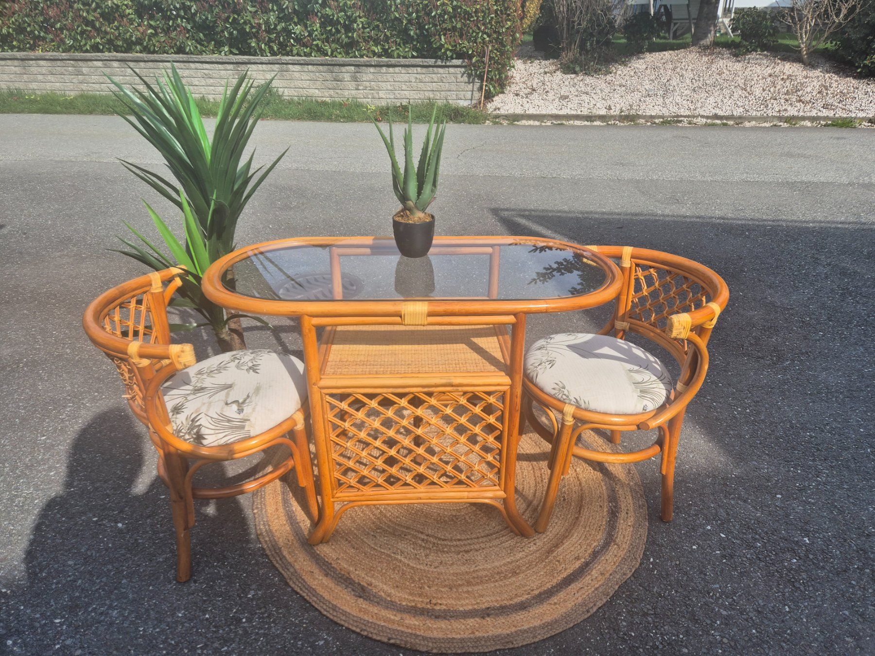 Set di tavolo e panche: 1 table et 2 chaises en rotin vintage – Usato da Fully venduto da tameab 5