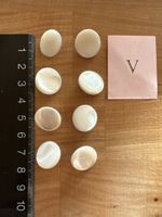 8 Perlmutt Knöpfe