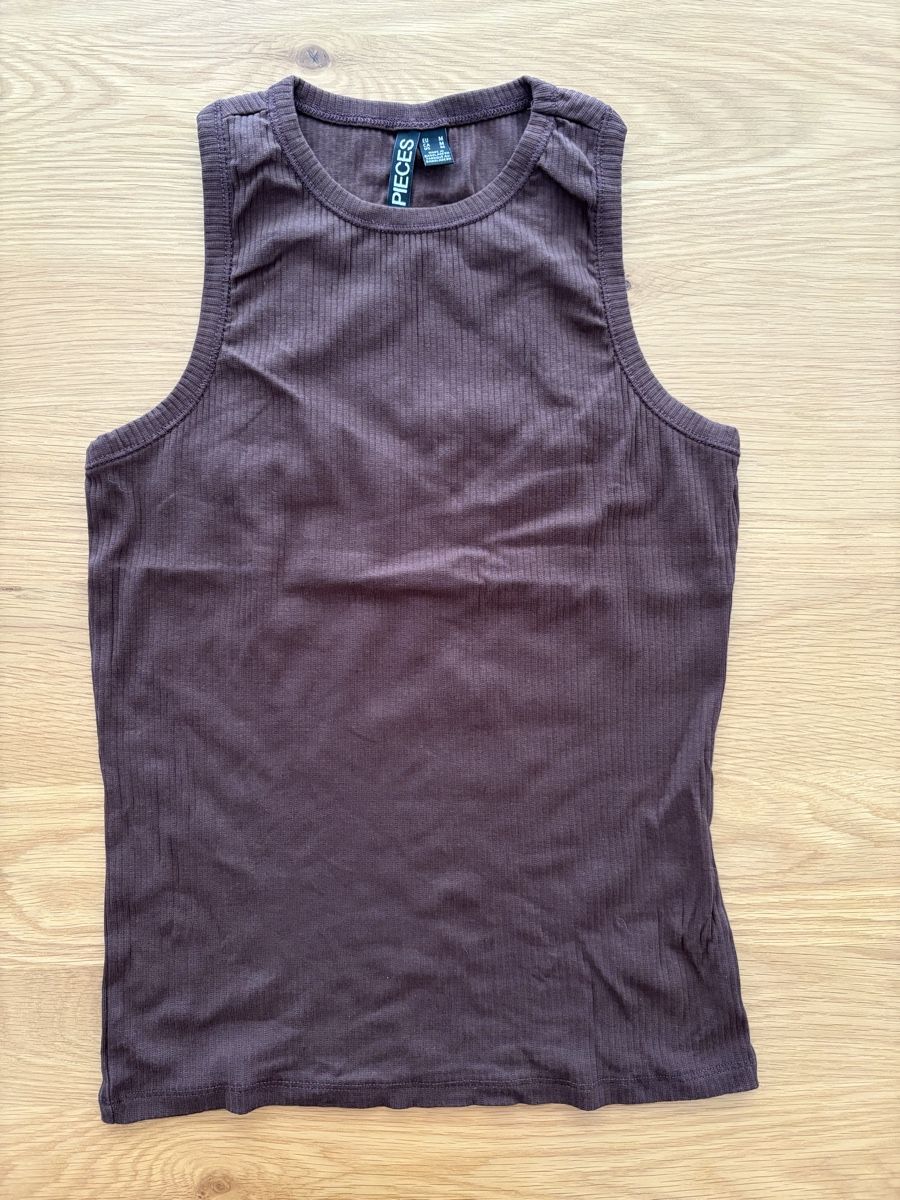 Pieces T-shirt: Canotta PIECES taglia M – Usato da S. Antonino venduto da LIKA91 1