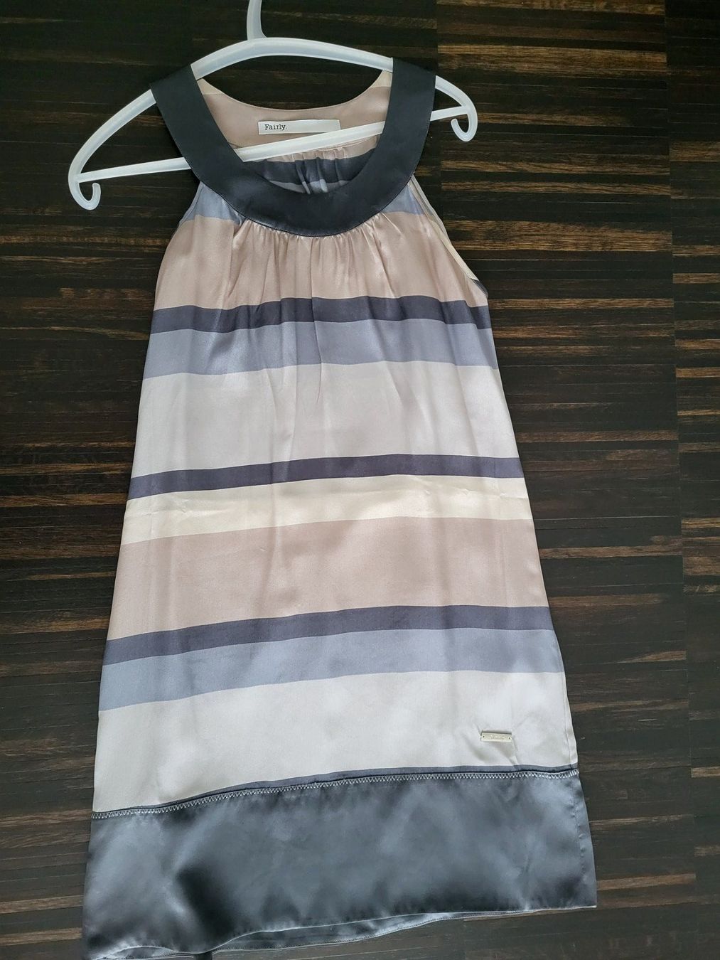 Vestiti: Kleid aus Seide von Fairly – Nuovo (secondo la descrizione) da Zürich venduto da sueth