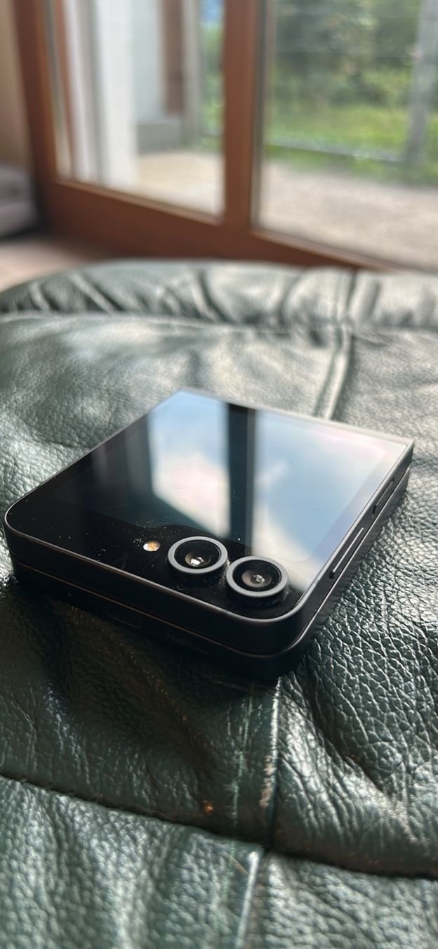 Samsung Telefoni cellulari / Smartphones: Samsung Z Flip 6 256GB – Usato da Mastrils venduto da looaliesch