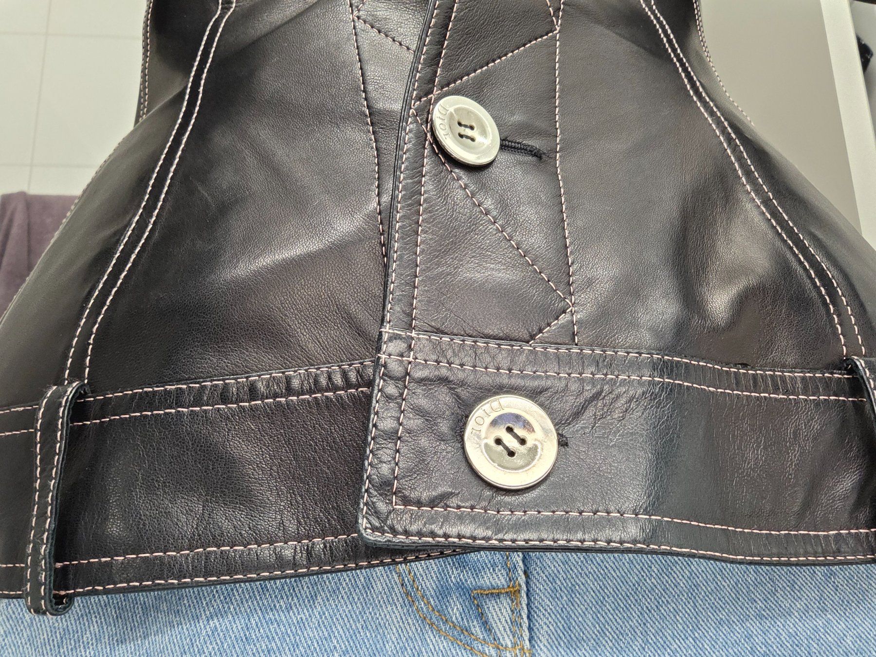 Dior Giacche: Dior Blazer echt Leder wie neu – Nuovo (secondo la descrizione) da Zollikon venduto da Galaxycana 3