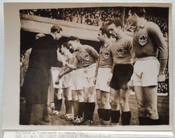 FIFA-Mannschaft, begrüsst vom Herzog von Kent, Keystone 1938