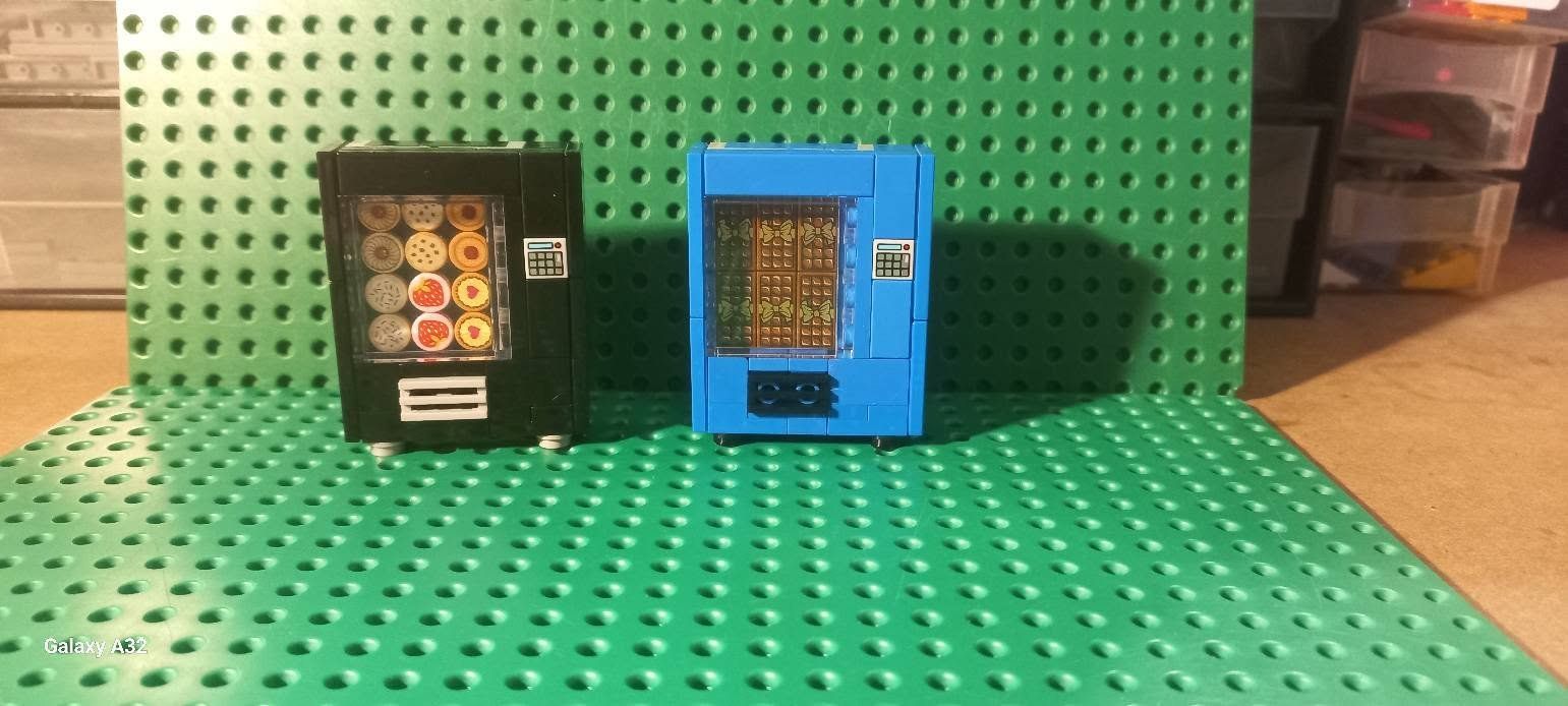 Lego Spielzeuge: Lot de 2 distributeurs Lego – Gebraucht aus La tour de treme von Legocreation82 1