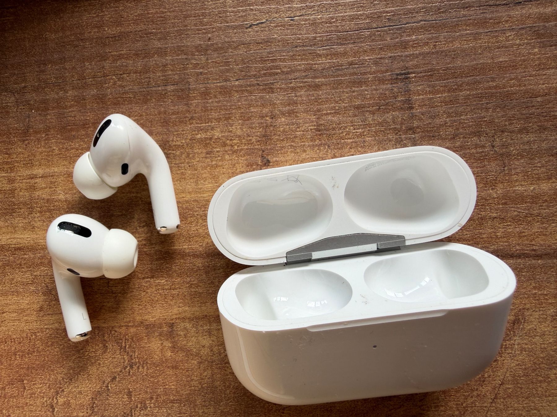 Apple Cuffie: Ipods Pro A2084 – Usato da Nussbaumen AG venduto da normajeanbaker 2