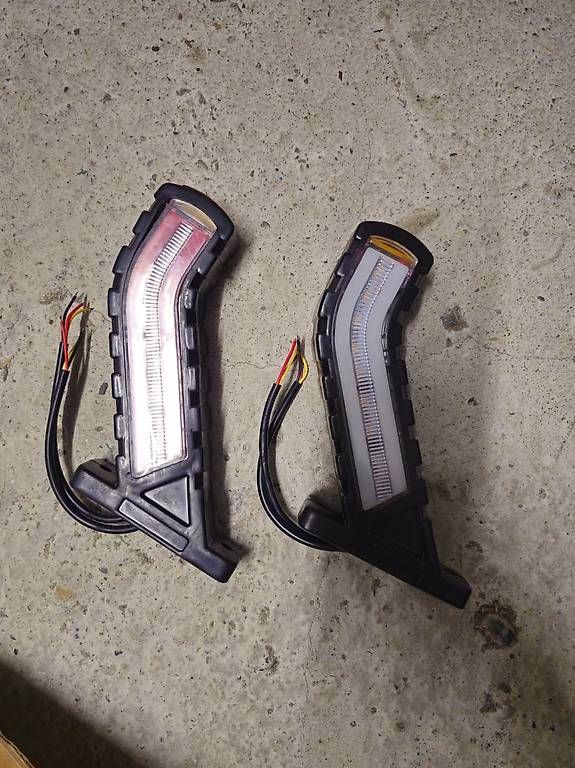 Tutti i ricambio: 2 LED-Umrissleuchten – Nuovo e nell'imballaggio originale da Winterthur venduto da Alex771
