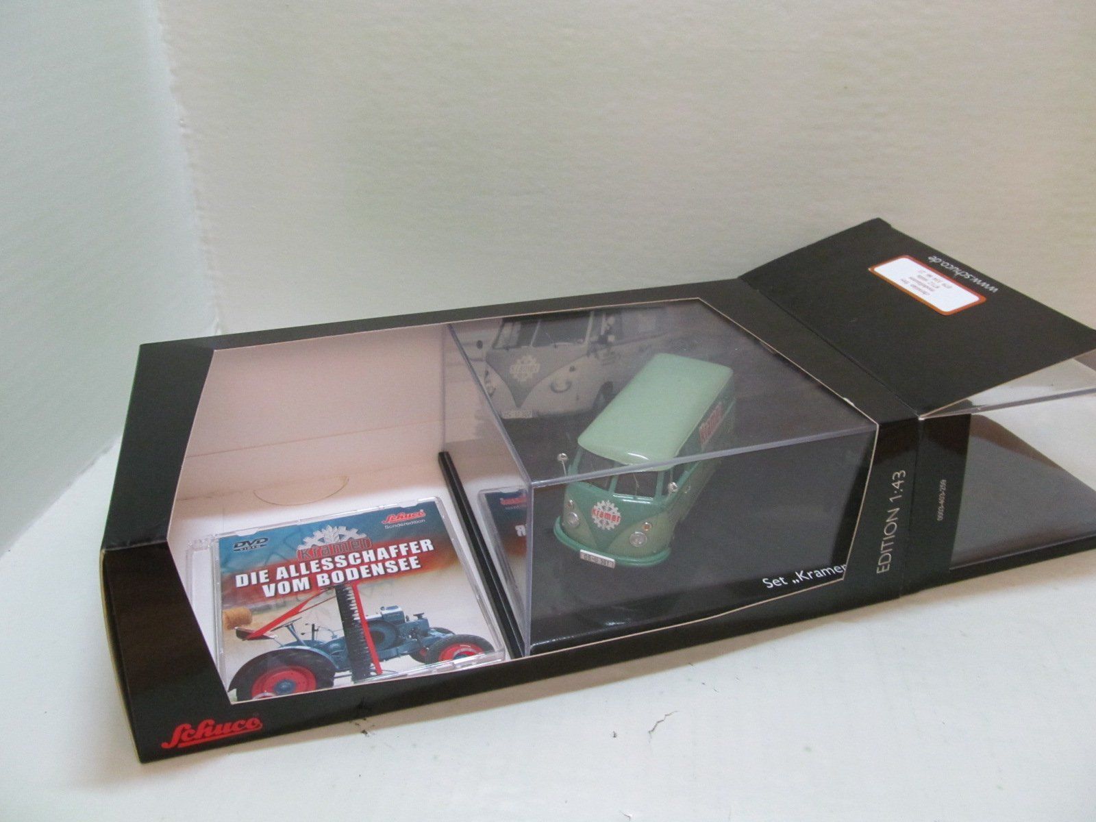 Schuco Kit di modellismo & Modellini statici: KRAMER  ALRAD  SET  MIT  DVD  VW T1  KRAMER TRAKTOR – Nuovo (secondo la descrizione) da Grueningen venduto da malamut56 5