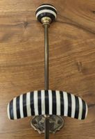 Wandhaken Messing schwarz weiß gestreiftes Design