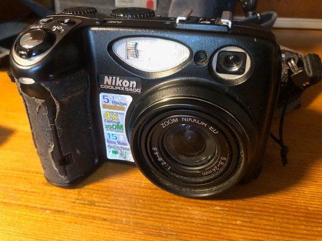 Nikon Appareil photo: Defekte Nikon Coolpix 5400 – Défectueux à Gossau SG par Yoto