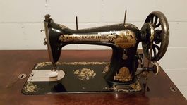 Wunderschoene antike Singer Naehmaschine mit Tisch, Top!