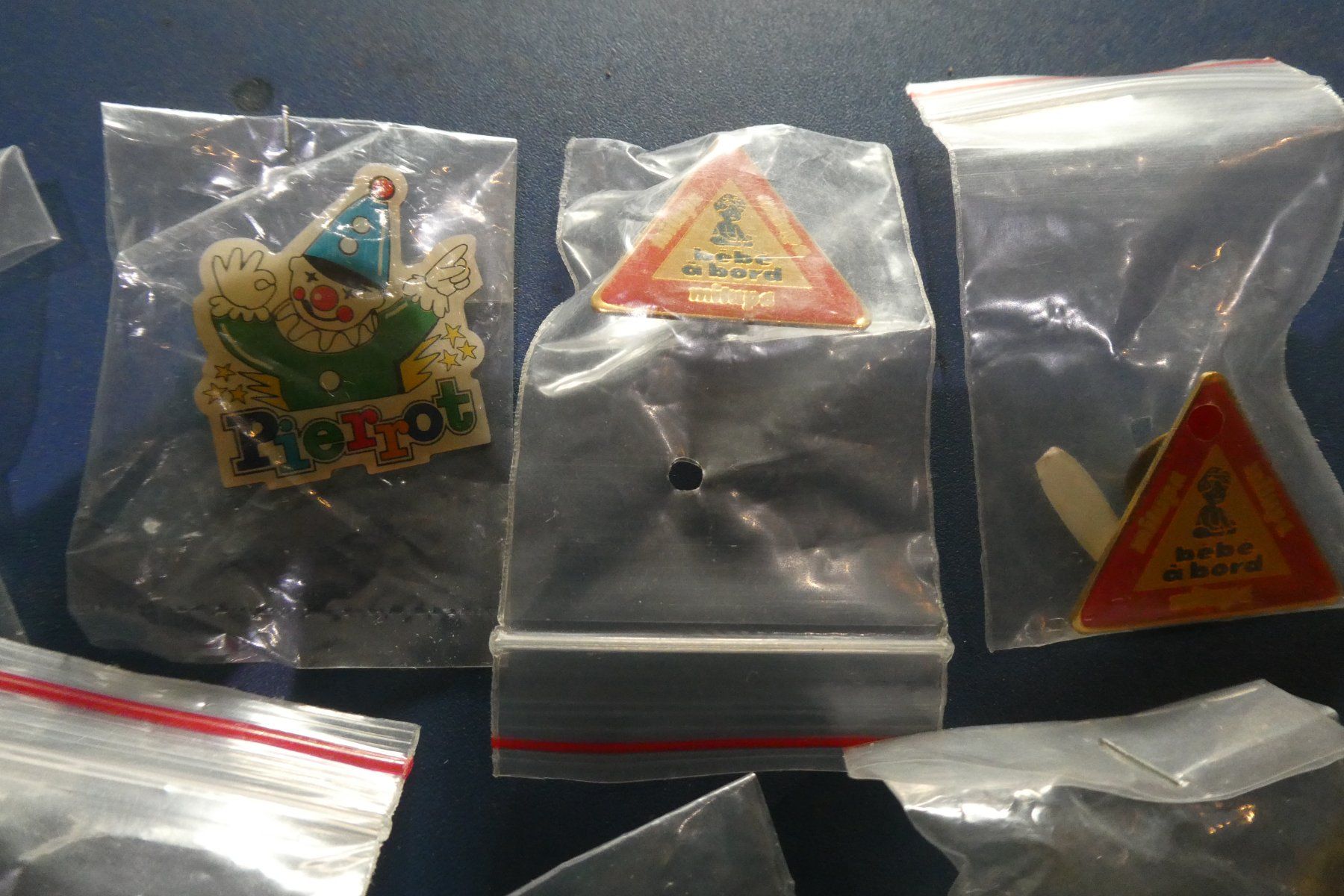 Placchette & Badge: Pins divers – Usato da Fontaines NE venduto da monloisir 3