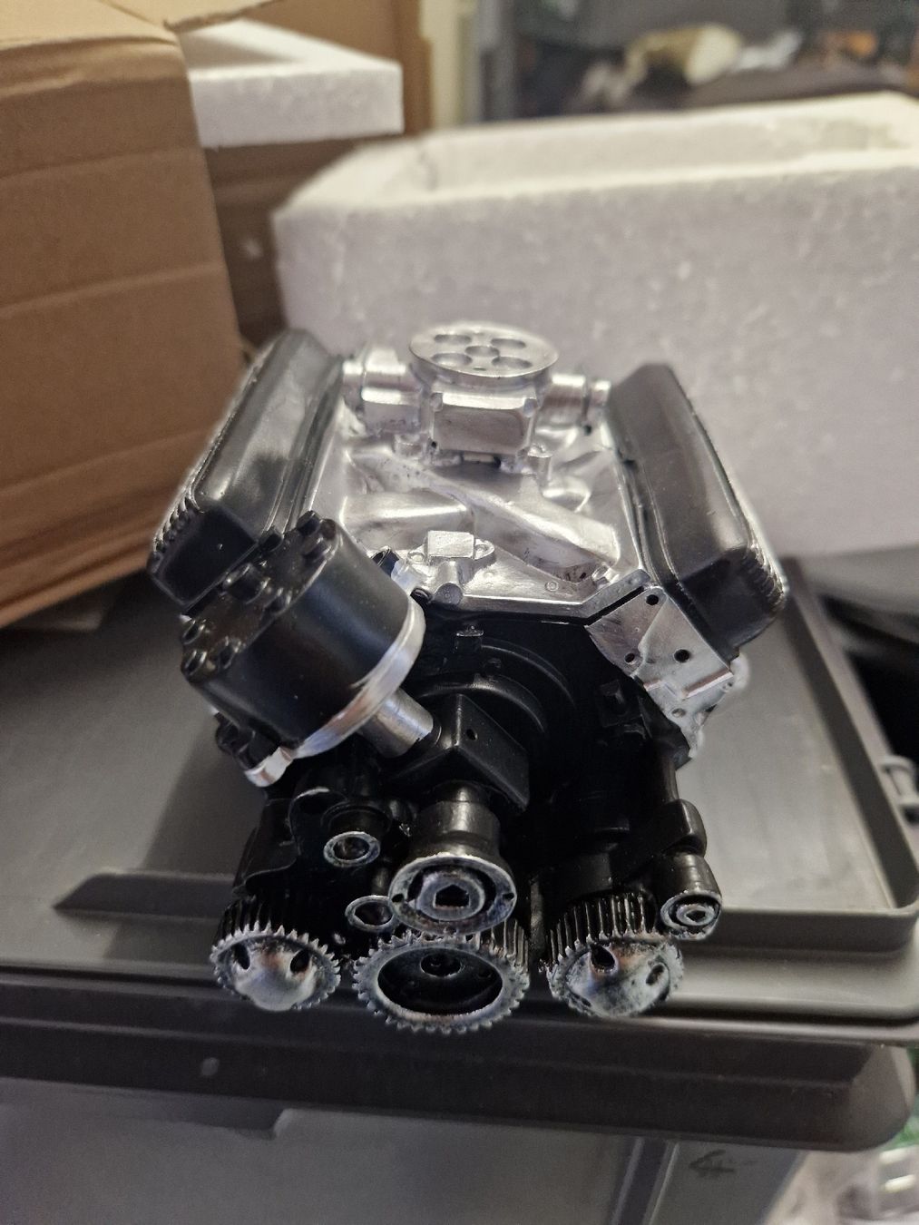 Kit di modellismo & Modellini statici: Modell eine V8 Motors - Kunststoff – Nuovo (secondo la descrizione) da Zofingen venduto da Migiskau 1
