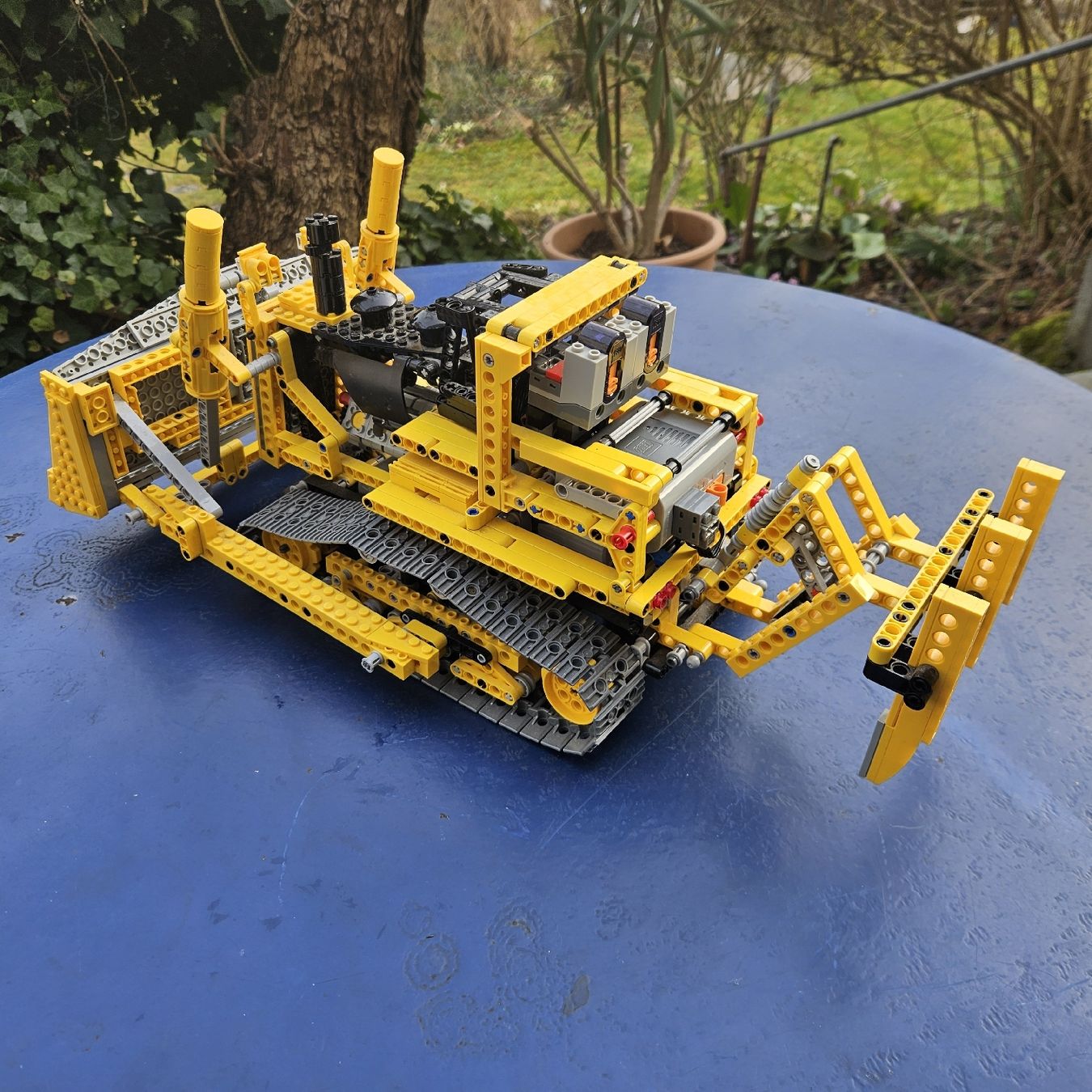 Lego Jeux de construction: LEGO Technic Bulldozer 8275 – D'occasion à Zürich par Moneymatters 2