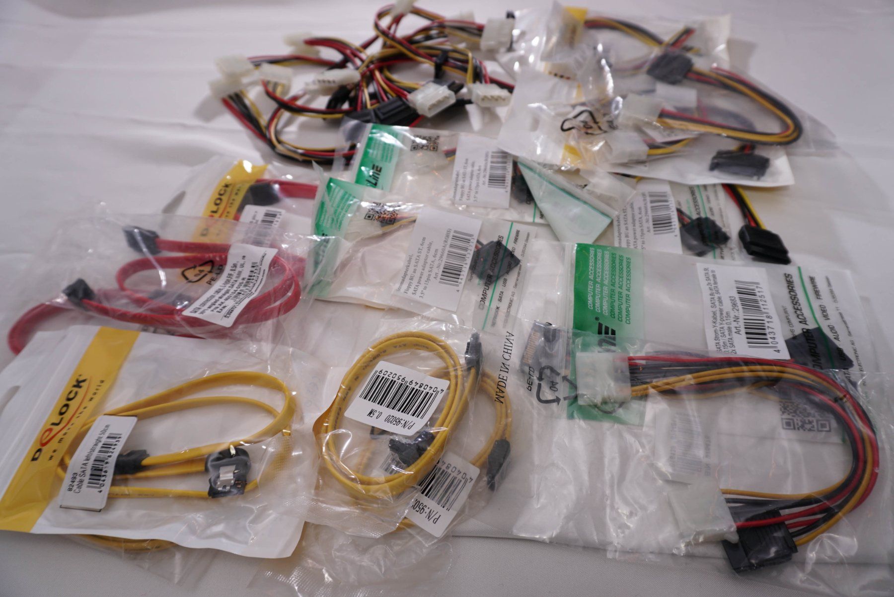 Cavi: Interne PC-Kabel Sammlung, für PC-Tüftler – Usato da St. Gallen venduto da Acer0110