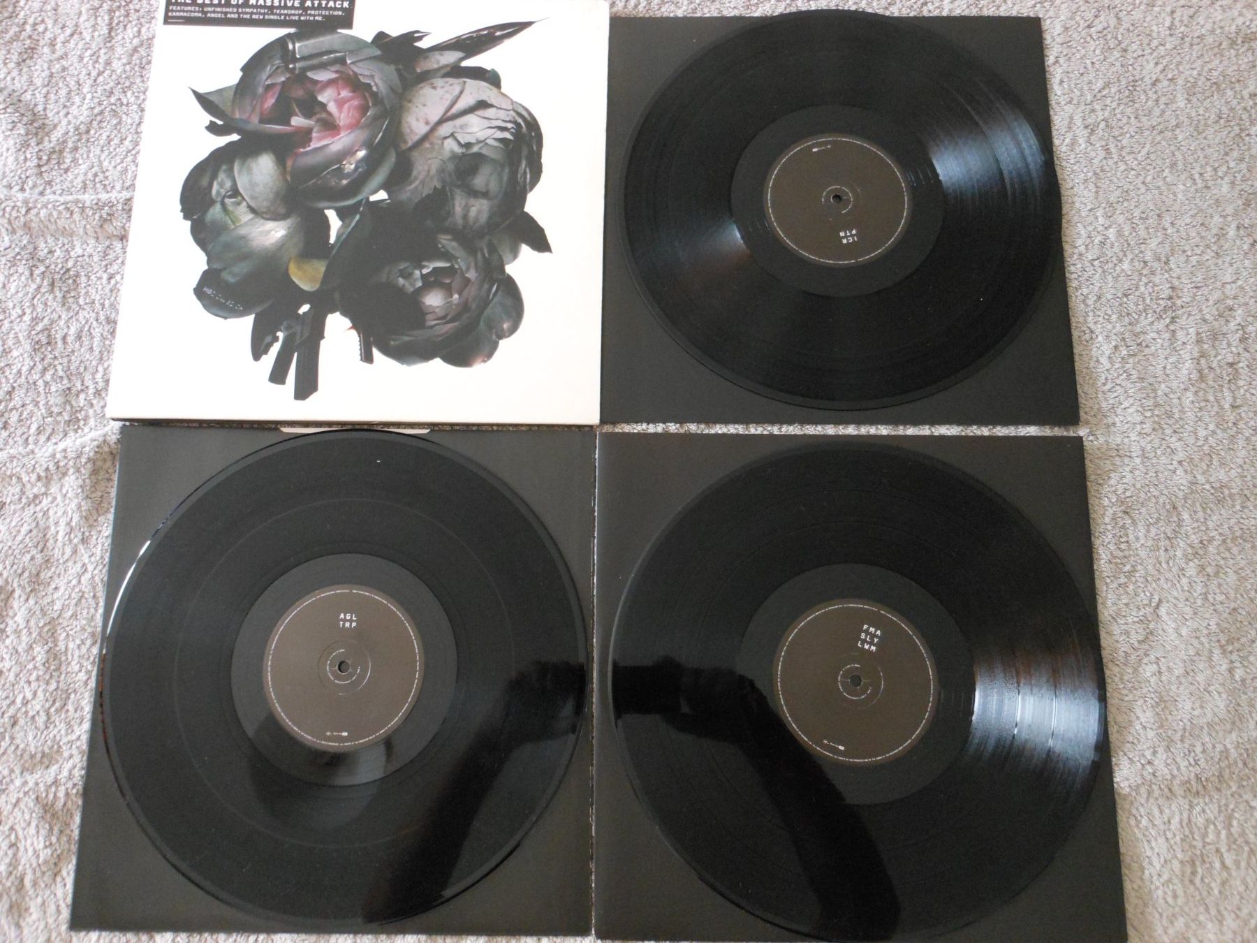 Vinyles: Massive Attack – Collected – D'occasion à Liebefeld par type013