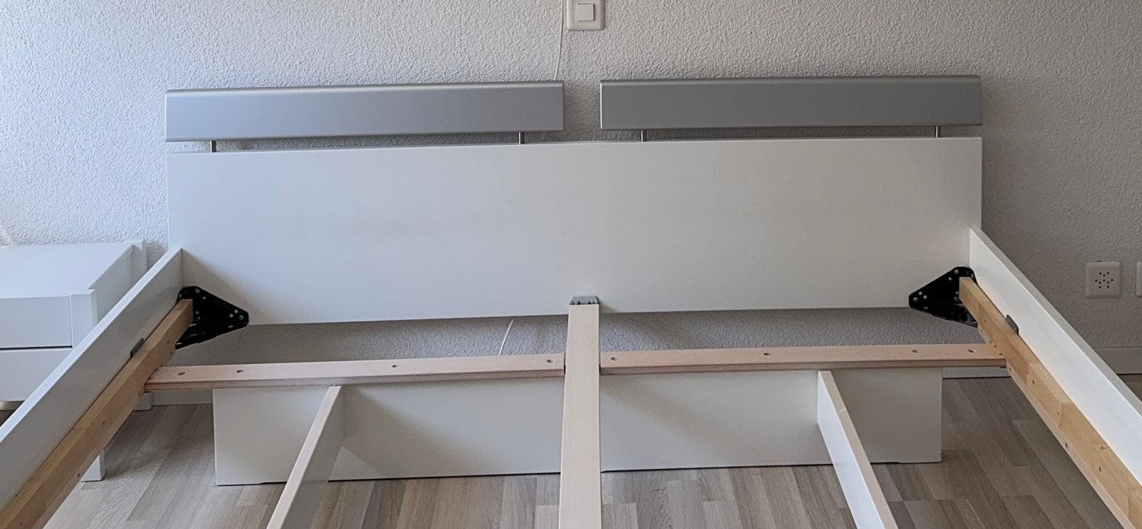 Letti: Bettgestell, mit zwei Nachttischen – Usato da Niederwangen BE venduto da Kimotsao 3