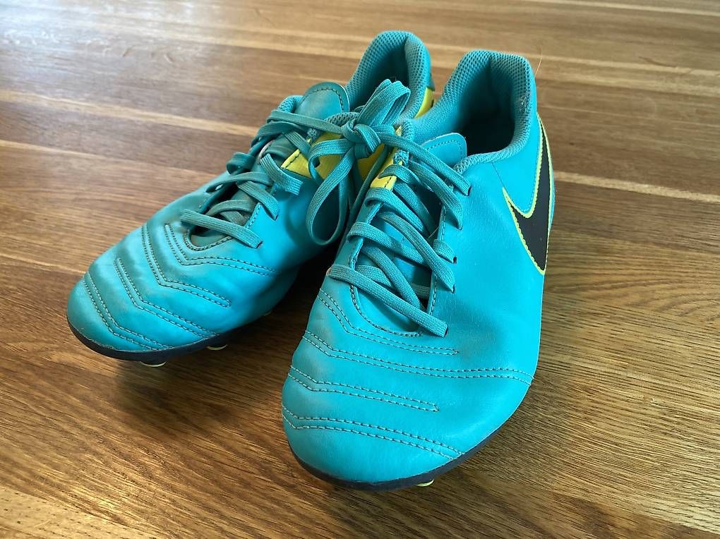 Schuhe für Jungen: Fussballschuh Stollen Nike Gr. 38.5 – Gebraucht aus Mühlau von Johuiii 1