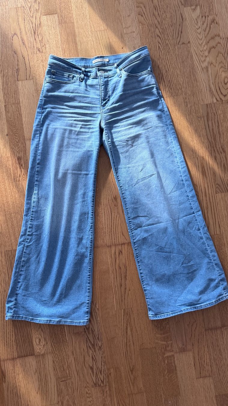 Levi's Jeans: Neue Levis Shaped wide leg Jeans 29/30 – Nuovo (secondo la descrizione) da Oberägeri venduto da Za_Mona 2