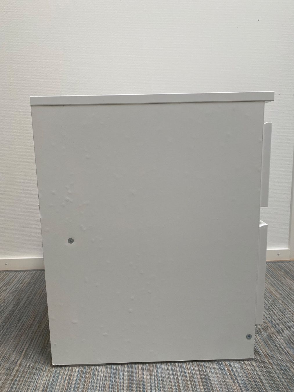Ikea Tables de nuit: Ikea Nachttisch weiss – D'occasion à Rheinfelden par Piotr73 1