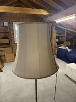 Stehlampe mit Schirm, Messing Fuss, gute Zustand.
