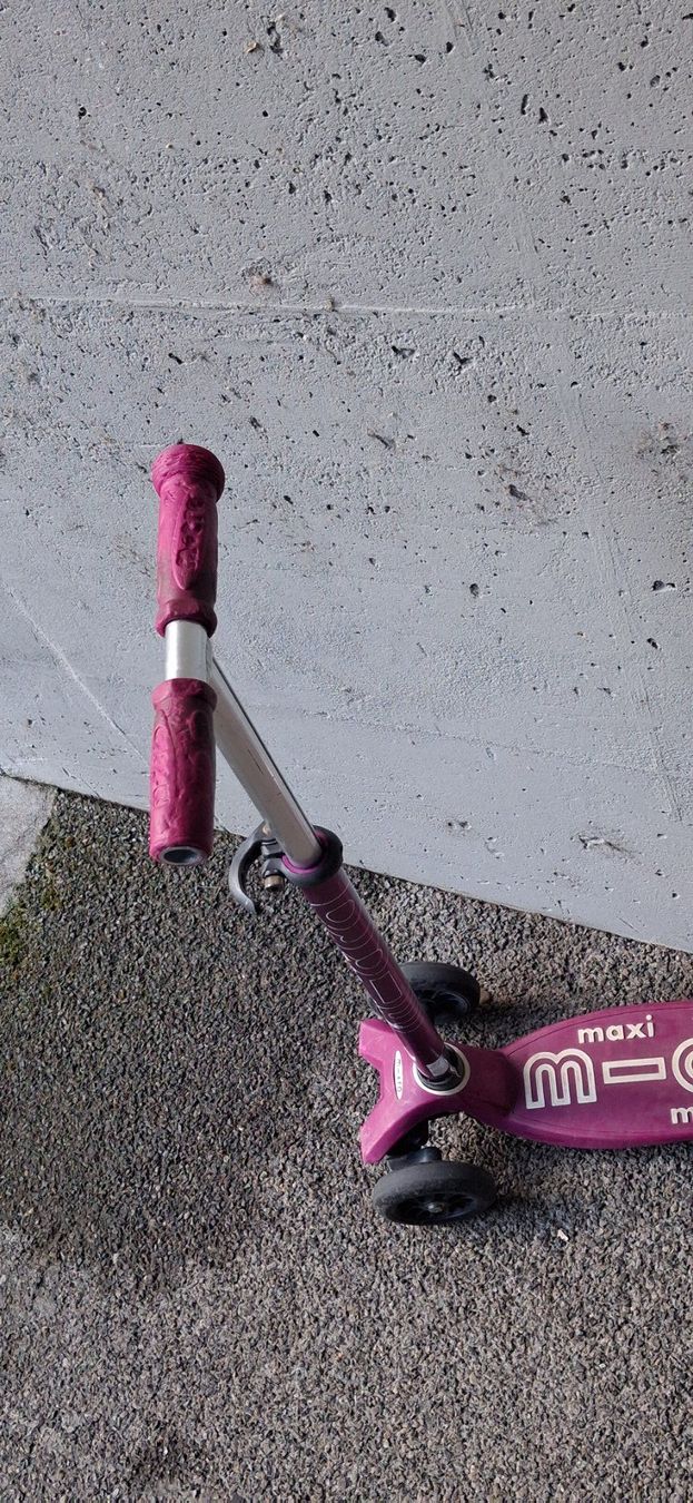 Micro Véhicules pour enfants: Micro Maxi scooter/trotti lila – D'occasion à Bern par KavIndustries 3