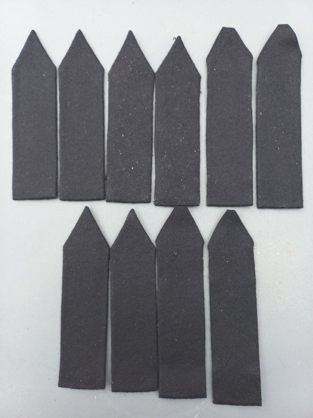 Schweizer Armee Uniformen: 10 Ärmelpatten, schwarz – Gebraucht aus Horw von Bellevue10