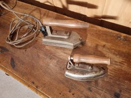 2 antike Bügeleisen elektrisch