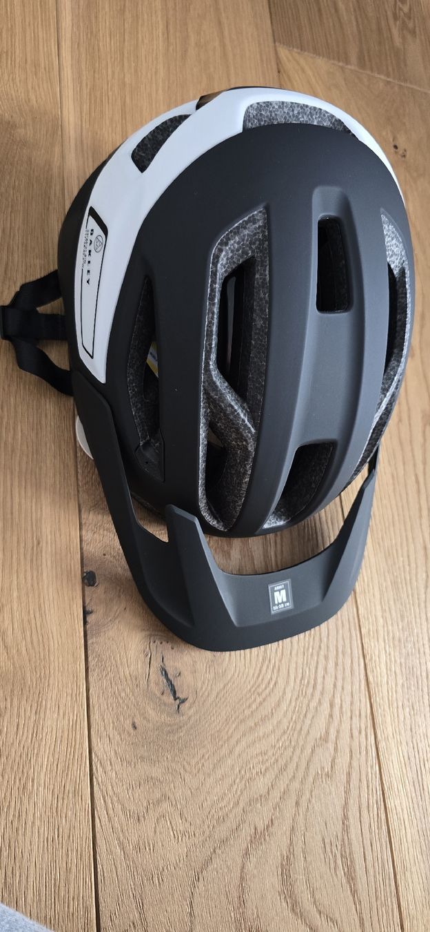 Oakley Caschi: Oakley DRT3 MIPS Velohelm Grösse M NEU – Nuovo (secondo la descrizione) da Möriken AG venduto da MedicineHat