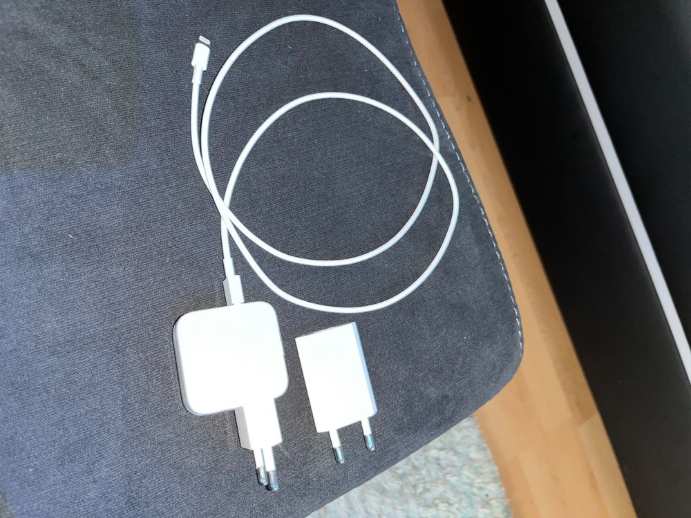 Lightning - USB Kabel + 2 Adapter | Kaufen auf Ricardo