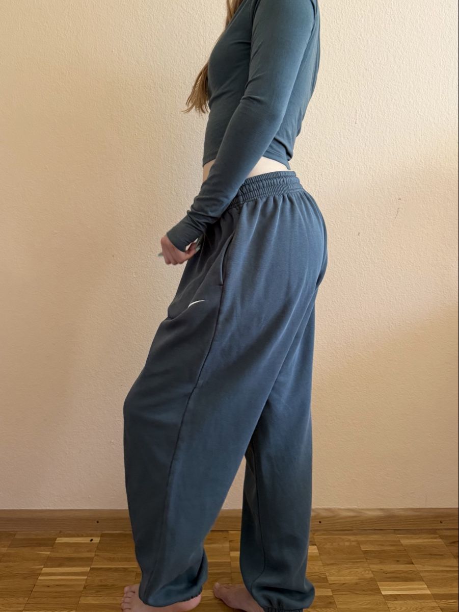 Nike Kleiderpakete: NIKE GREEN SWEATPANTS SET – Gebraucht aus Puplinge von yav_9r9f