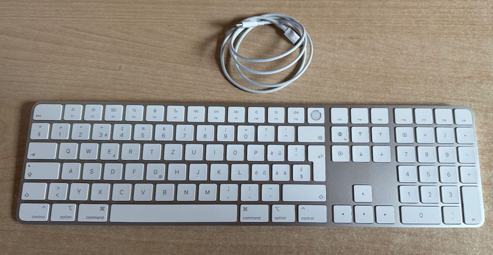 Apple Magic Keyboard mit Touch ID und Ziffernblock CH-Layout (Gebraucht ...