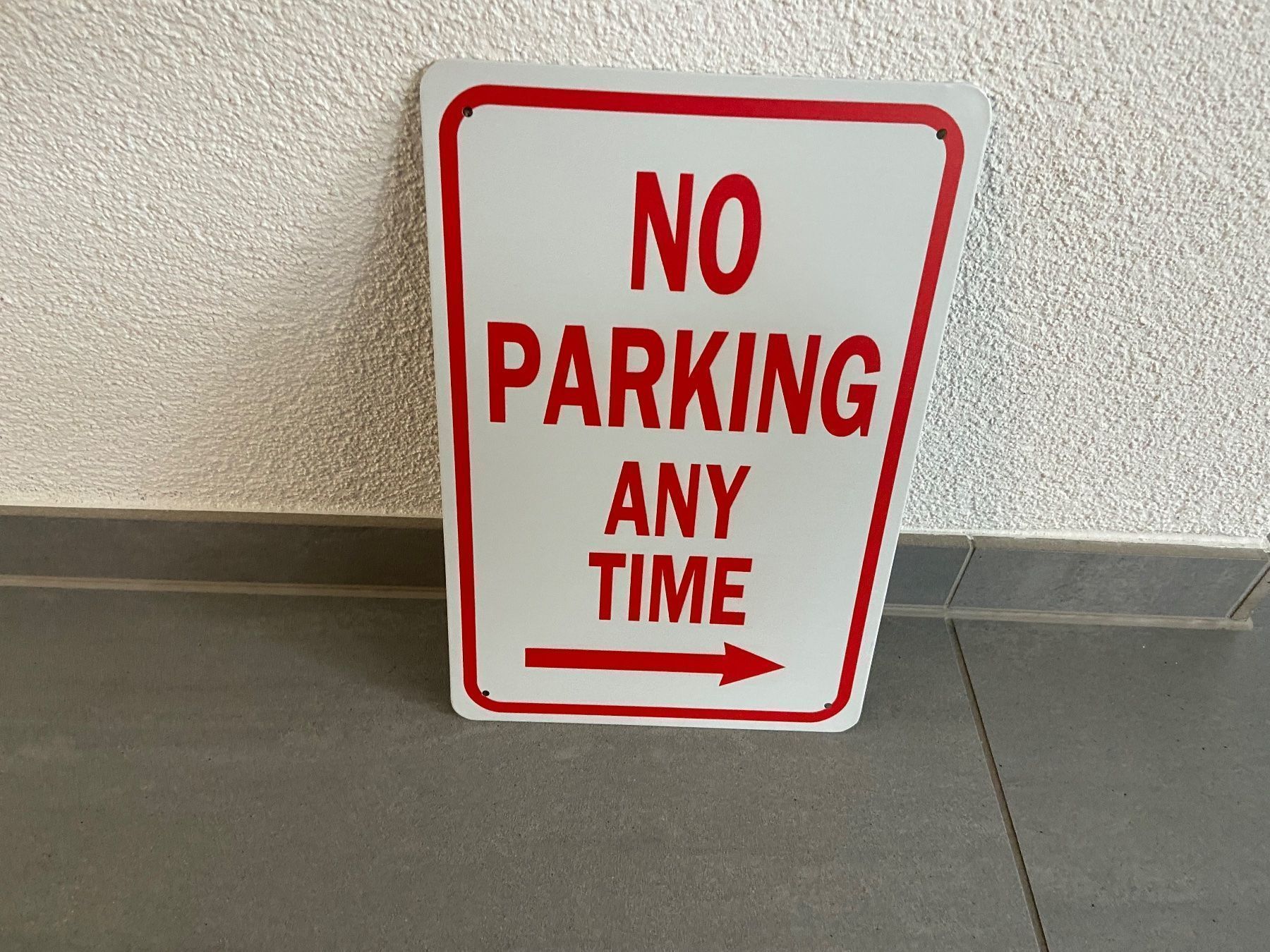 Insegne: NO PARKING Only Schild NEU 1.Pcs / NEU – Nuovo e nell'imballaggio originale da Seon venduto da Aaargauer01 2