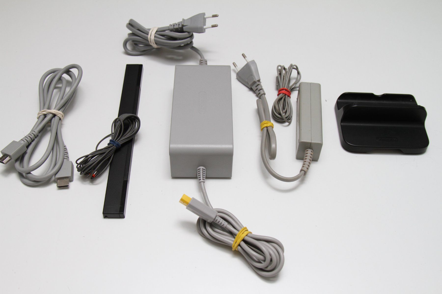 Nintendo Console: Nintendo Wii U Konsole mit Spielen – Usato da Basel venduto da camelot99 4