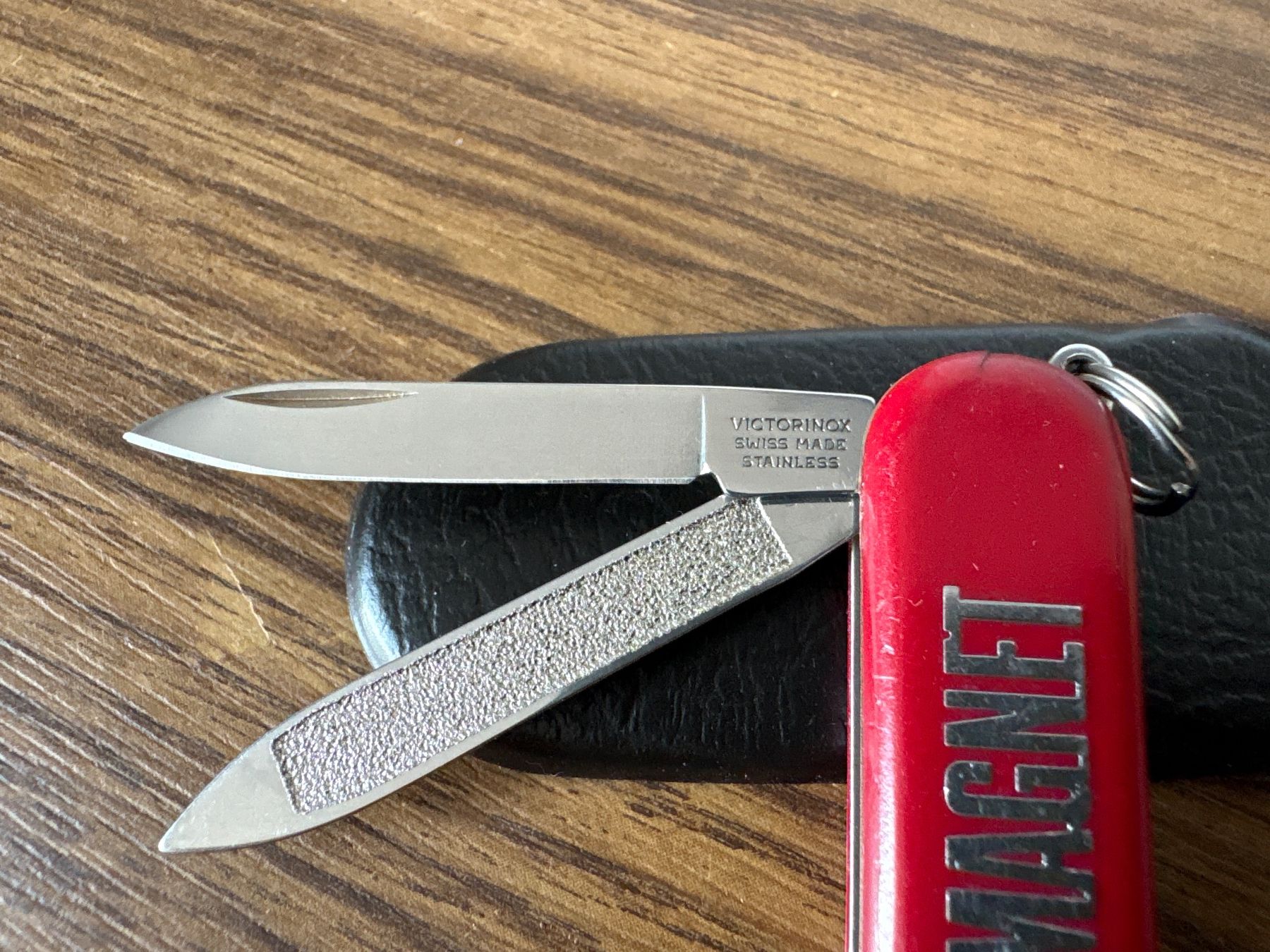 Victorinox Couteaux de poche: VICTORINOX - Classic - Sackmesser - HAHN MAGNET – D'occasion à Andwil SG par Rainboli 3