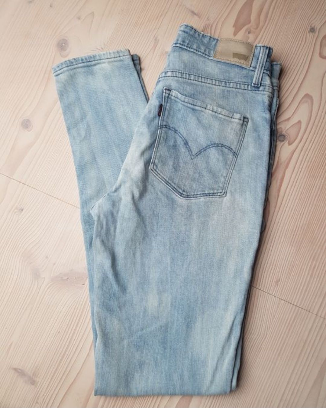Levi's Jeans: Levi's Jeans, hellblau, Grösse 27 – Nuovo (secondo la descrizione) da Kandersteg venduto da Zwiepi