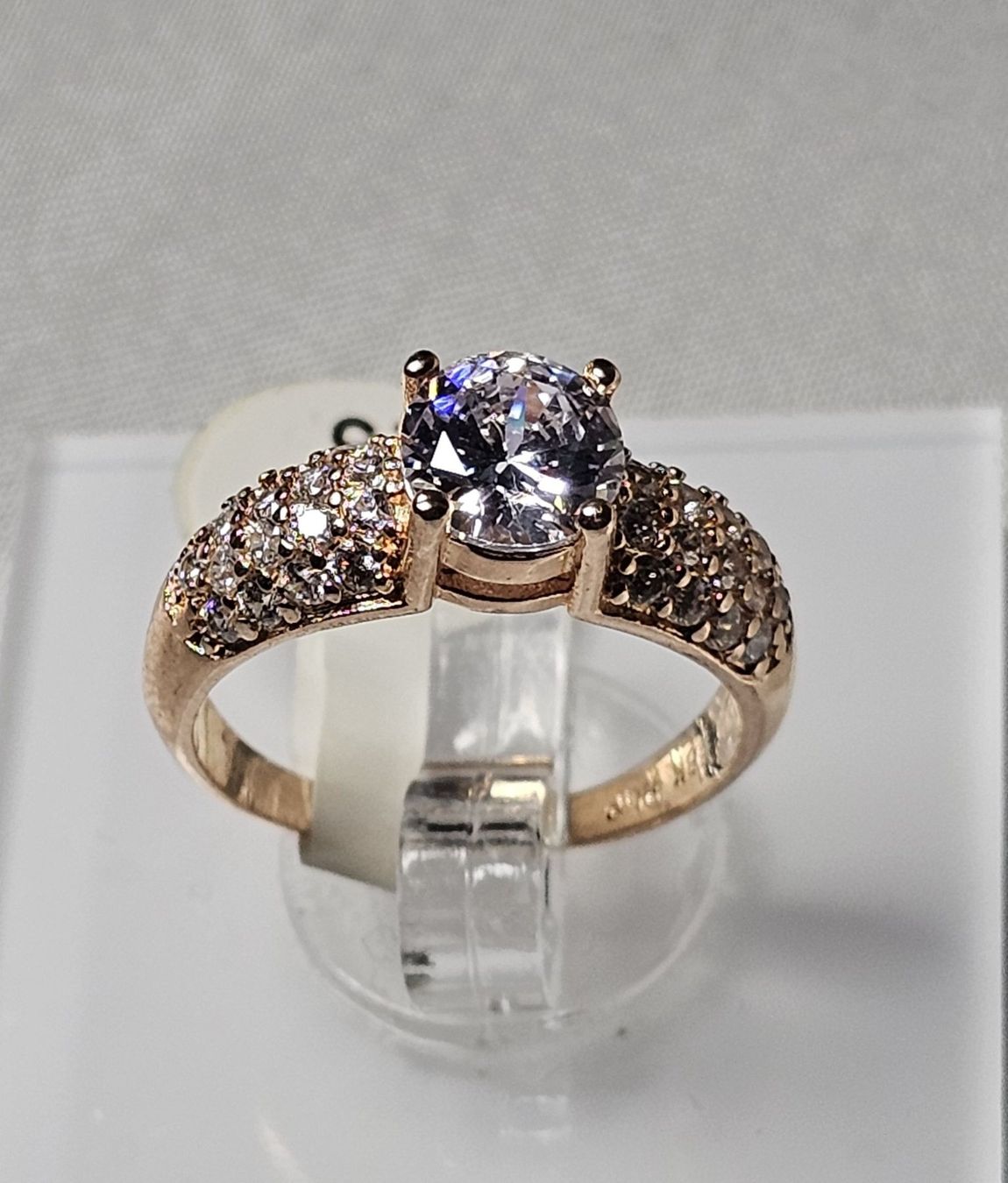 Anelli: Vergoldeter Ring mit weissem Zirkonia, Gr. 7.5 – Nuovo (secondo la descrizione) da Grenchen venduto da dar_6d52 2