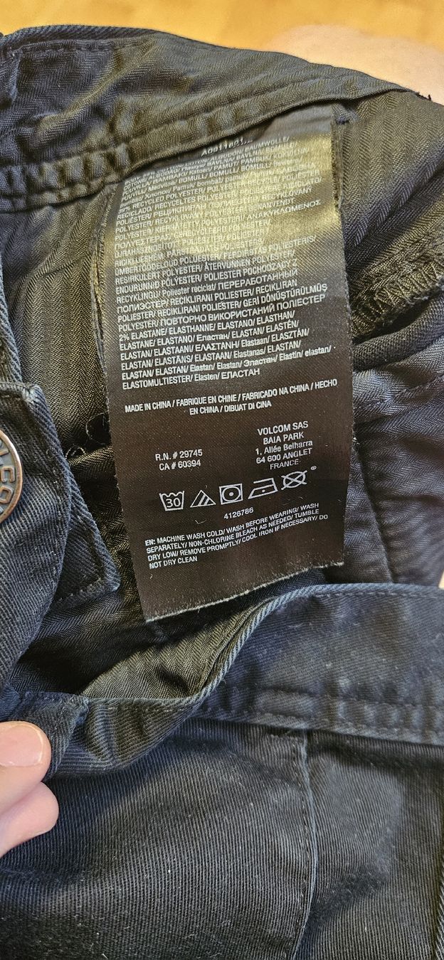 Volcom Hosen: Volcom Shorts Schwarz – Gebraucht aus Münchwilen AG von tim.luethy 3