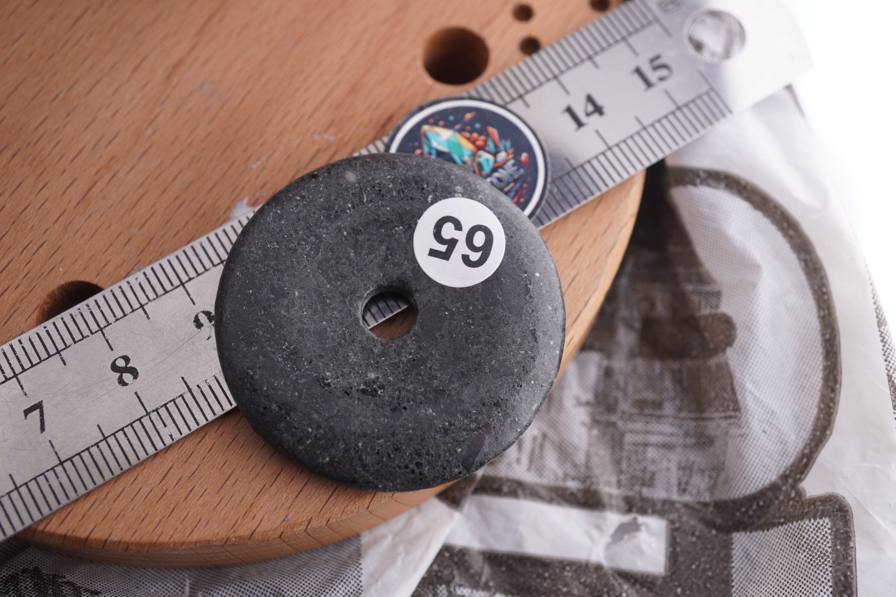 Minerali & Pietre curative: Kimberlit      Donut   pi Scheibe      Ab 1.- – Nuovo e nell'imballaggio originale da Eschenbach SG venduto da topstone 5