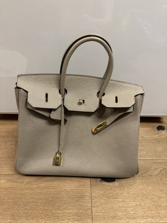 Sac à main Élégant en cuir véritable, couleur crème.