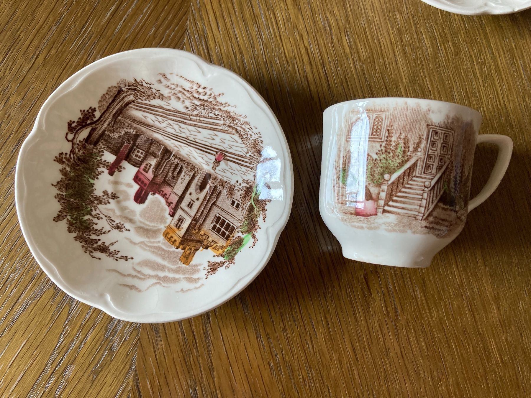 Johnson Brothers Tassen: Johnson Bros Haddon Hall Kaffeetassen x 5 – Gebraucht aus Luzern von AM2nd 1