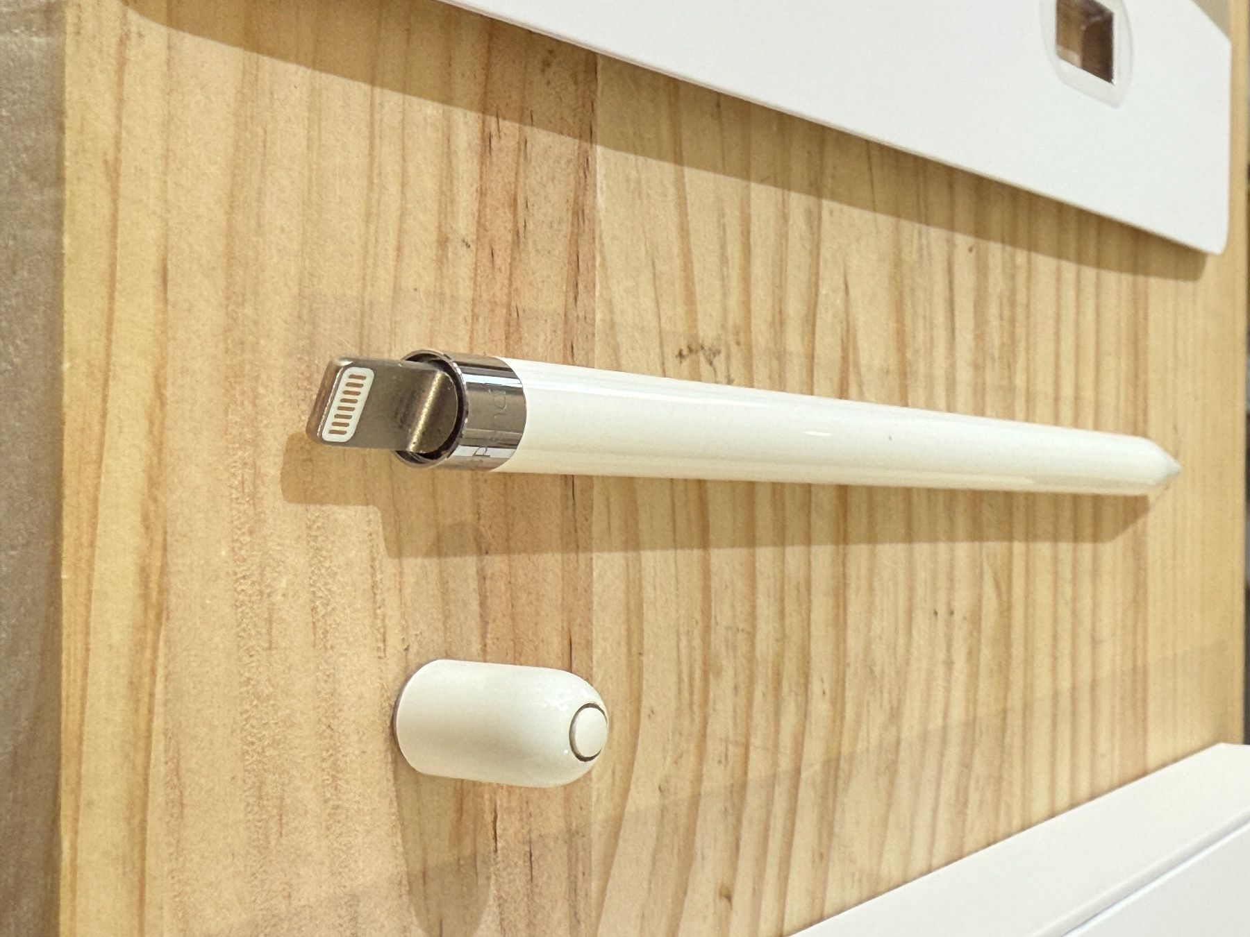 Matite, matite colorate & gessi: Pencil 1ère génération Il ne marche plus à cause de batterie – Usato da Morges venduto da DA-repa 2