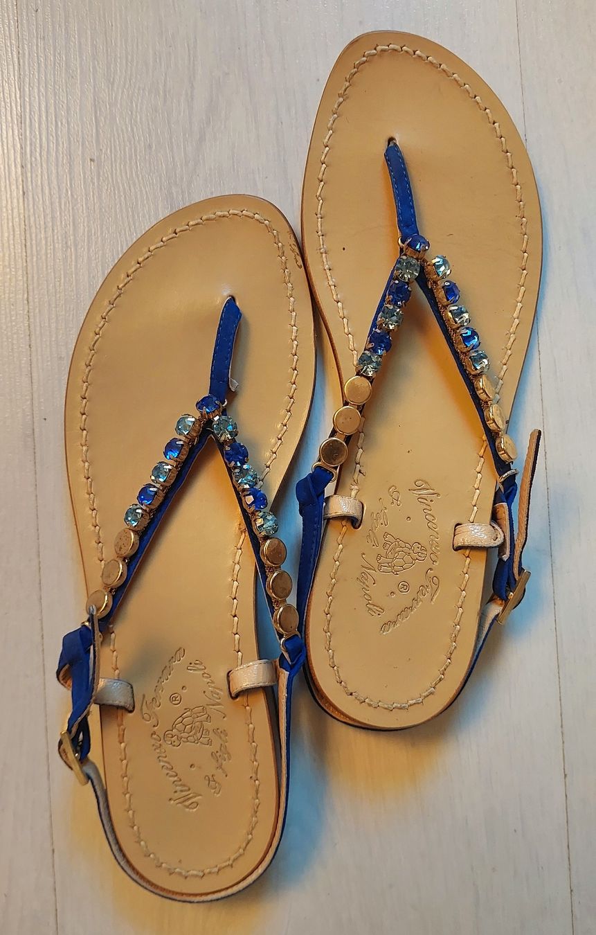 Damenschuhe: Sandale – Gebraucht aus Brunnen von CHOUCHOU.